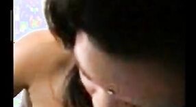 કલાપ્રેમી પોર્ન વિડિઓમાં દેશી છોકરીની સેક્સી ટોપ 0 મીન 0 સેકન્ડ
