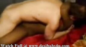 इंडियन मिल्फ हौशी अश्लील व्हिडिओमध्ये इंग्रजी माणसाला घेते 3 मिन 10 सेकंद