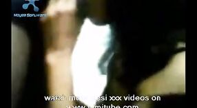 Desi Teen在业余色情视频中给予热门口交 2 敏 30 sec