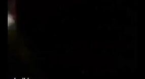 இந்திய செக்ஸ் வீடியோக்கள்: மும்பையில் அத்தை மனைவி குறும்பு பெறுகிறாள் 3 நிமிடம் 00 நொடி