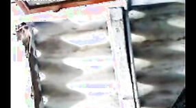 దేశీ అమ్మాయిల వక్షోజాల వేడి బహిర్గతం 0 మిన్ 30 సెకను
