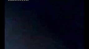 దేశీ అమ్మాయిల వక్షోజాల వేడి బహిర్గతం 1 మిన్ 00 సెకను