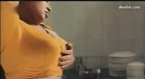 Indiase seks video ' s featuring een rondborstige meid in de huis 0 min 40 sec