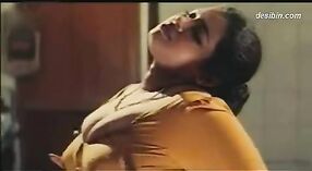 Indiase seks video ' s featuring een rondborstige meid in de huis 1 min 00 sec