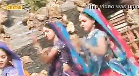 देसी मुलींचा मादक संगीत व्हिडिओ 3 मिन 40 सेकंद