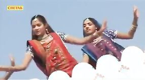 देसी मुलींचा मादक संगीत व्हिडिओ 5 मिन 40 सेकंद