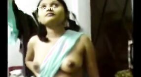Indian Milf's Stunning Body in HD 3 min 00 sec