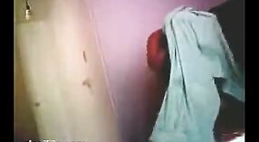Película de Sexo Indio Con una Chica Desnuda Atrapada 4 mín. 00 sec