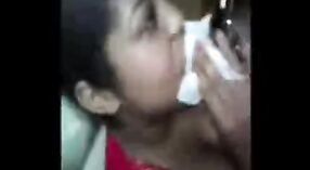 Die Brüste des Desi-Mädchens werden vom Zahnarzt untersucht 2 min 10 s