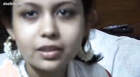 德西女孩萨拉·汗（Sara Khan）的铁杆性丑闻 0 敏 30 sec