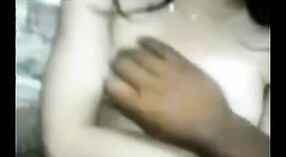 Индийское порно видео: Горячая пакистанская девушка раздевается и трахается 4 минута 40 сек