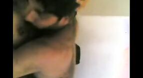 Videos de Sexo Indio: El último Clip Porno de Mallus Kaliyodu 1 mín. 30 sec