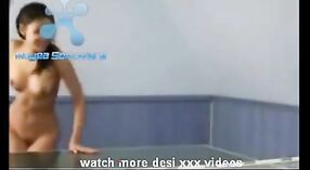 Waktu Bermain Seksi Remaja Desi dalam HD 3 min 00 sec