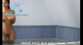 Waktu Bermain Seksi Remaja Desi dalam HD 0 min 40 sec