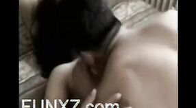 Desi Girl Pari Devient Coquine et Baisée dans une Vidéo Porno Indienne 9 minute 30 sec