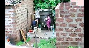 印度性爱视频：捕获的间谍相机 2 敏 20 sec