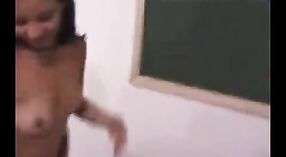 Gadis Desi India Membuat Bajingannya Diregangkan oleh Pekerja Kantoran 2 min 20 sec