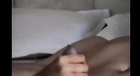 Desi milf trong Nóng ấn độ tình dục video cho một cẩu thả blowjob 4 tối thiểu 40 sn