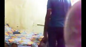 Desi-Mädchen wissen in diesem Amateur-porno-Video, wie man mit einer betrügerischen Hausfrau umgeht 0 min 0 s