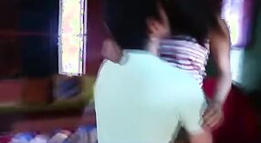 Video seks India yang menampilkan seorang gadis remaja dari Delhi 1 min 50 sec