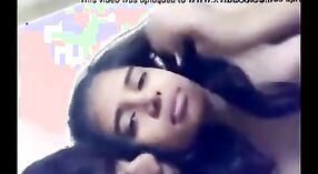 Die Brüste der indischen Freundin werden im Amateur-porno-Video aus nächster Nähe aufgenommen 1 min 30 s