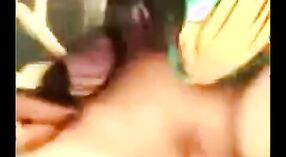 Девушка Дези ласкает пальцами свою киску своим любовником в этом любительском порно видео 3 минута 00 сек
