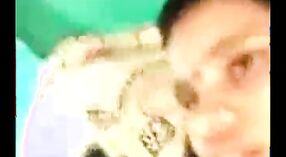 या हौशी अश्लील व्हिडिओमध्ये देसी मुलीने तिच्या मांजरीला तिच्या प्रियकराने बोट ठेवले 3 मिन 20 सेकंद
