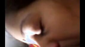 Un petit ami indien baise une jolie petite amie adolescente Desi 4 minute 20 sec