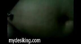 Ankitaのヌードシーンをフィーチャーしたインドのセックスビデオ 4 分 00 秒