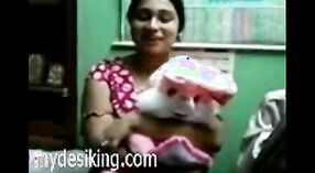 Ankitaのヌードシーンをフィーチャーしたインドのセックスビデオ 0 分 0 秒