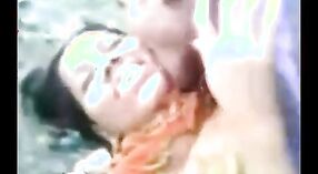فيديوهات جنسية هندية تعرض فضيحة جنسية جديدة في الهواء الطلق مع فتاة بنغلاديشية وجارتها 2 دقيقة 50 ثانية