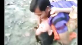Videos de sexo indios con un nuevo escándalo sexual al aire libre con una niña bangladesí y su vecina 0 mín. 0 sec