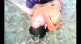 Vidéos de sexe indien mettant en vedette un nouveau scandale sexuel en plein air avec une fille bangladaise et son voisin 1 minute 00 sec