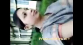 孟加拉女孩和她的情人在露天的业余视频 1 敏 40 sec
