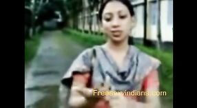 Amateur video van een Bengaals meisje en haar minnaar in de open lucht 4 min 20 sec