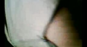 Indiano sesso video con un pakistano collegio ragazza ottenere difficile scopata da lei amante in questo dilettante porno clip 3 min 40 sec