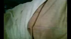 印度的性爱视频中有一个巴基斯坦大学的女生在这个业余色情片中被爱人搞砸 4 敏 40 sec