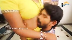 Película de sexo indio con una criada gordita en el entorno de masala 4 mín. 20 sec