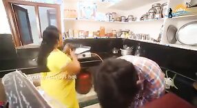Película de sexo indio con una criada gordita en el entorno de masala 0 mín. 0 sec