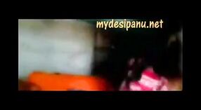 Amateur video van een Bengaals paar betrapt door de meid 0 min 0 sec