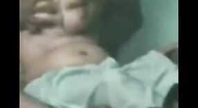 Hint Seks Film Featuring bir Mallu bebek Başlarken Ona Memeler Smacked 1 dakika 30 saniyelik