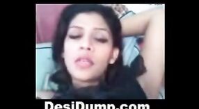Bocah-bocah wadon Desi Shaila Nair ing amatir porno video 1 min 00 sec
