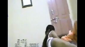 Desi chica consigue su coño machacados por un sadhu en video amateur 2 mín. 50 sec