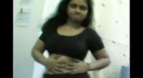 Vidéo porno indienne amateur mettant en vedette une MILF chaude 0 minute 40 sec