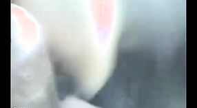 Ấn độ tình dục video featuring Aruna của xe hơi blowjob 0 tối thiểu 0 sn