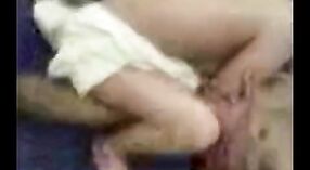 Desi Mädchen in einem heißen porno-video aus Kolkata 2 min 20 s
