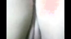 దేశీ అమ్మాయి సరిత కొన్ని హాట్ సెక్స్ లో మునిగిపోతుంది 1 మిన్ 40 సెకను