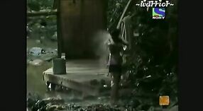Amateur Desi Girls: Aventura en la jungla de Shweta Tiwari 1 mín. 50 sec