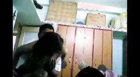 একটি গরম কামুক এনকাউন্টার সহ দেশি মিলফের ক্যাম শো 5 মিন 00 সেকেন্ড