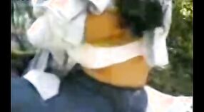 スリランカの売春婦をフィーチャーしたインドのセックスビデオ 0 分 0 秒